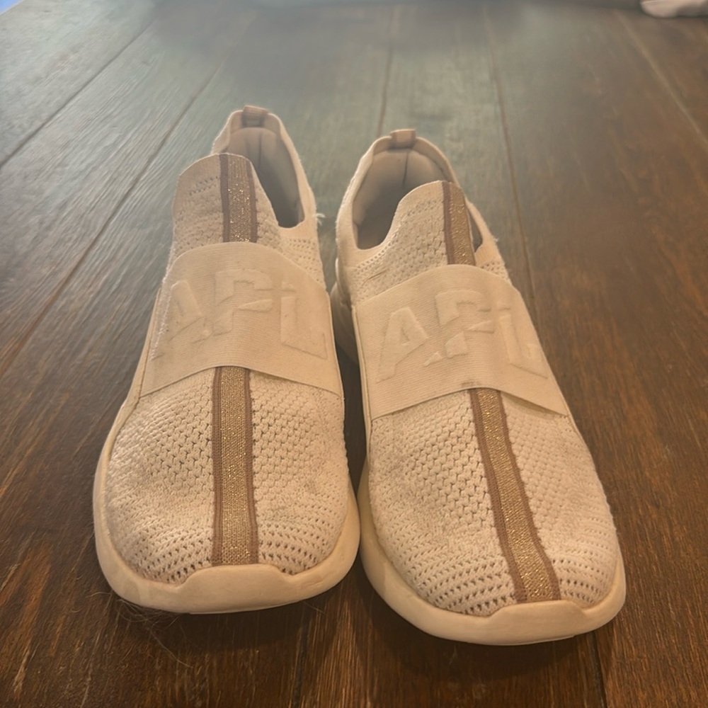 APL woman’s shoes size 10.5